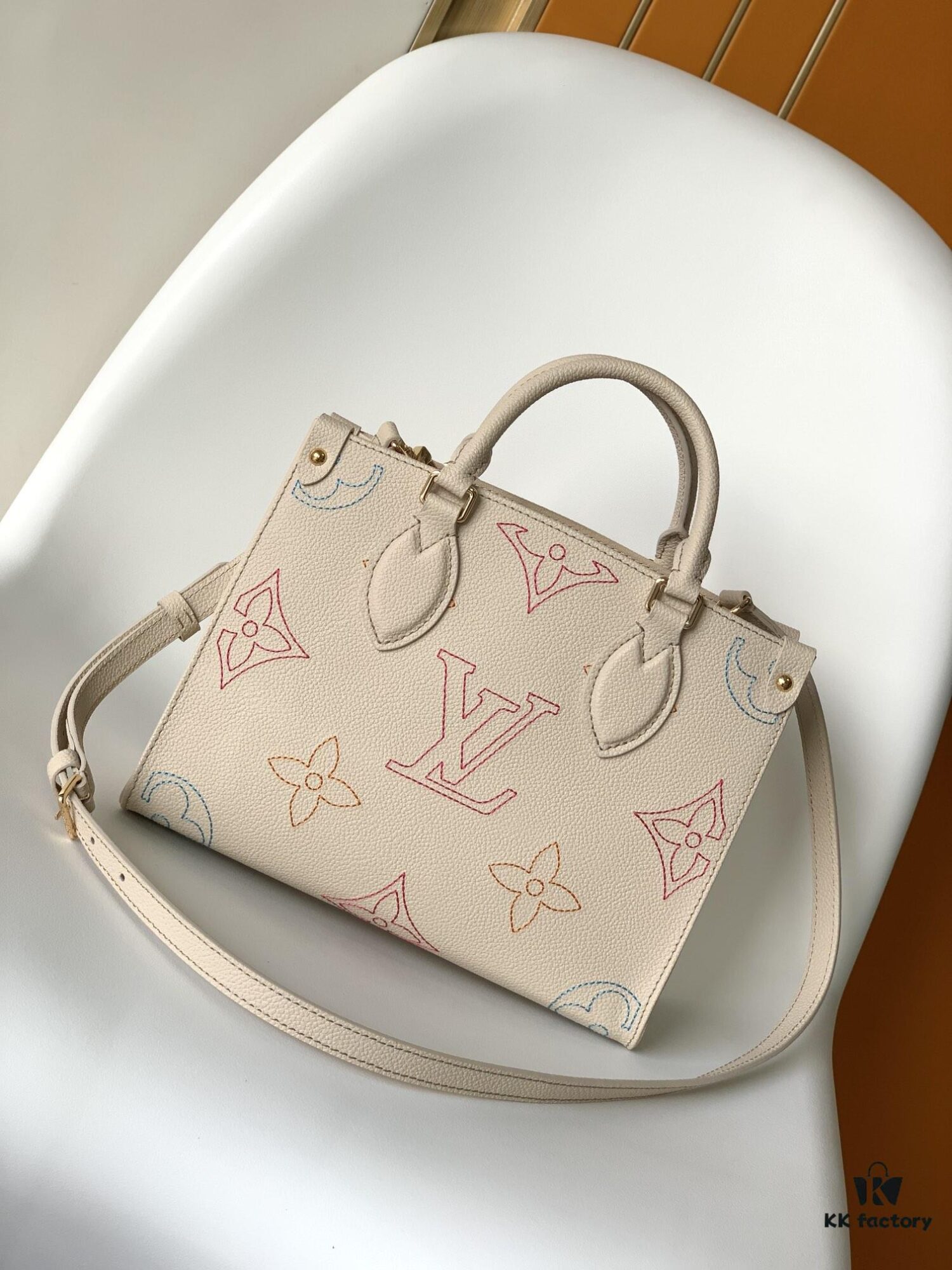 693080b16e68136f4d9a78d5 Special Offer M46629 Premium Original Surplus The OnTheGo MM Handbag from the 2023 Fall LV Academy Collection, featuring embroidered Monogram motifs on Monogram Empreinte textured leather, creating a striking contrast of texture and color, making it an ideal choice for the back-to-school season. 25.0 x 19.0 x 11.5 cm (L x H x W)
