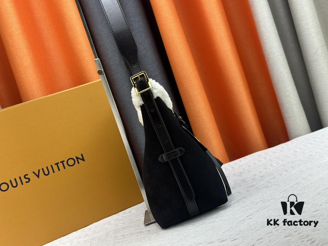 693080b66e68136f4d9a78dc M11843 M46203 (Suede Leather with Digital Perforation Technique, Matched Pattern Construction) CarryAll Small Bag from LV Ski Collection
