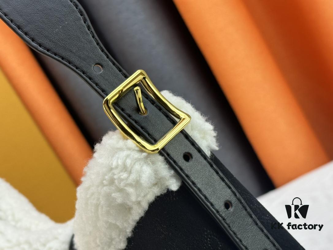 693080b86e68136f4d9a78df M11843 M46203 (Suede Leather with Digital Perforation Technique, Matched Pattern Construction) CarryAll Small Bag from LV Ski Collection