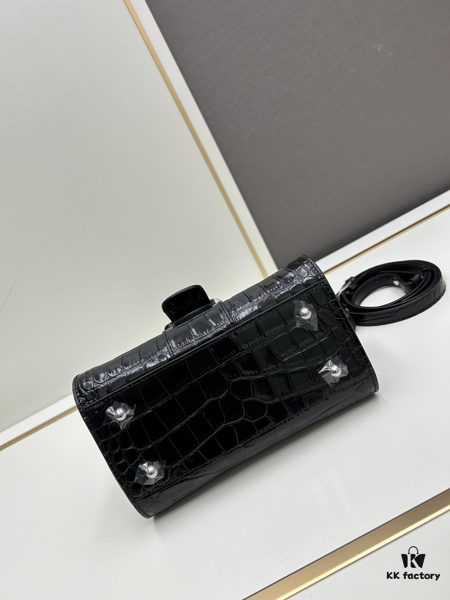 Luxuriously Unveiled 🔥 Crocodile-Embossed MM Size by Delvaux