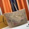 693081bd6e68136f4d9a7ad2 Authentic Item! Highly Acclaimed. LV's Latest Bestseller M40990 Large Size, Genuine Leather with Bronze Hardware, Real Photos Taken by Us. Welcome to Inquiry! Size: Large 40*33*20
