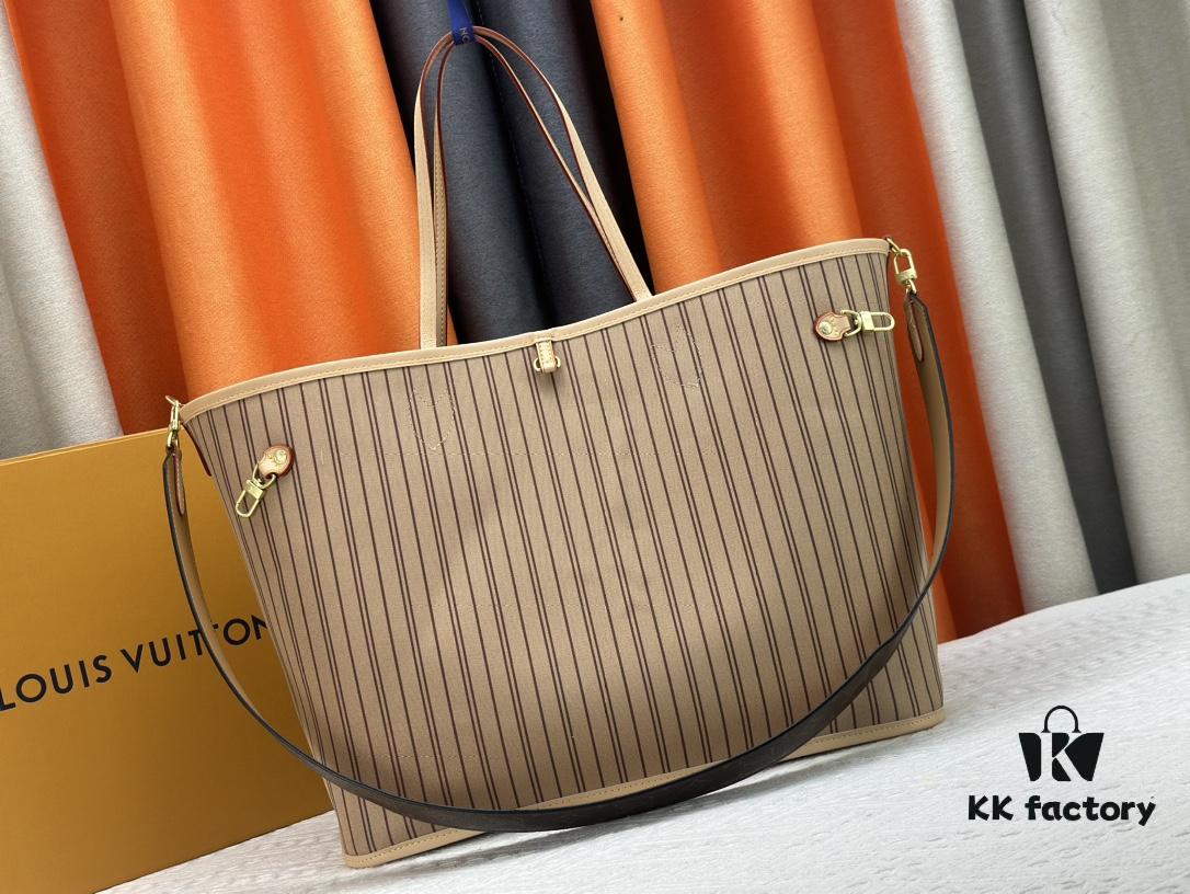 693081c06e68136f4d9a7ad7 Authentic Item! Highly Acclaimed. LV's Latest Bestseller M40990 Large Size, Genuine Leather with Bronze Hardware, Real Photos Taken by Us. Welcome to Inquiry! Size: Large 40*33*20