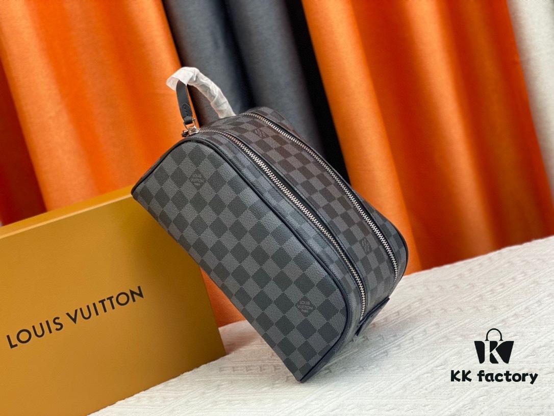 693082376e68136f4d9a7bf6 Exclusive Louis Vuitton Neymar-Inspired Dual-Zip Cosmetic Pouch – Soft Monogram Canvas, Highly Practical Design Loved by Stars