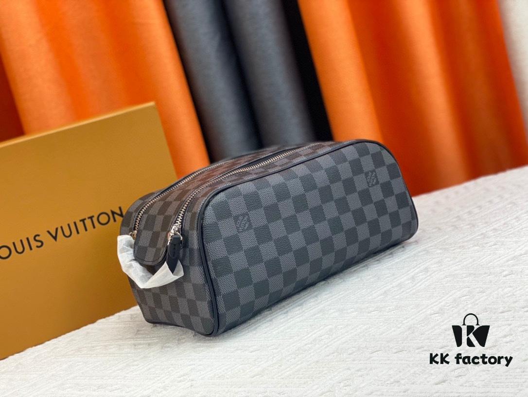 693082376e68136f4d9a7bf7 Exclusive Louis Vuitton Neymar-Inspired Dual-Zip Cosmetic Pouch – Soft Monogram Canvas, Highly Practical Design Loved by Stars