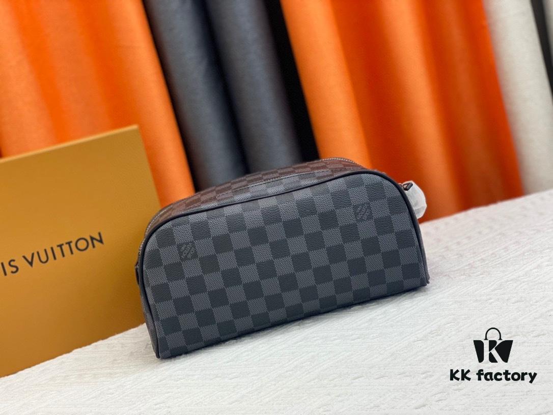 693082376e68136f4d9a7bf8 Exclusive Louis Vuitton Neymar-Inspired Dual-Zip Cosmetic Pouch – Soft Monogram Canvas, Highly Practical Design Loved by Stars