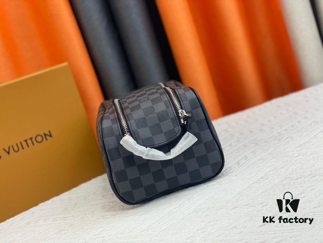 693082376e68136f4d9a7bf9 Exclusive Louis Vuitton Neymar-Inspired Dual-Zip Cosmetic Pouch – Soft Monogram Canvas, Highly Practical Design Loved by Stars