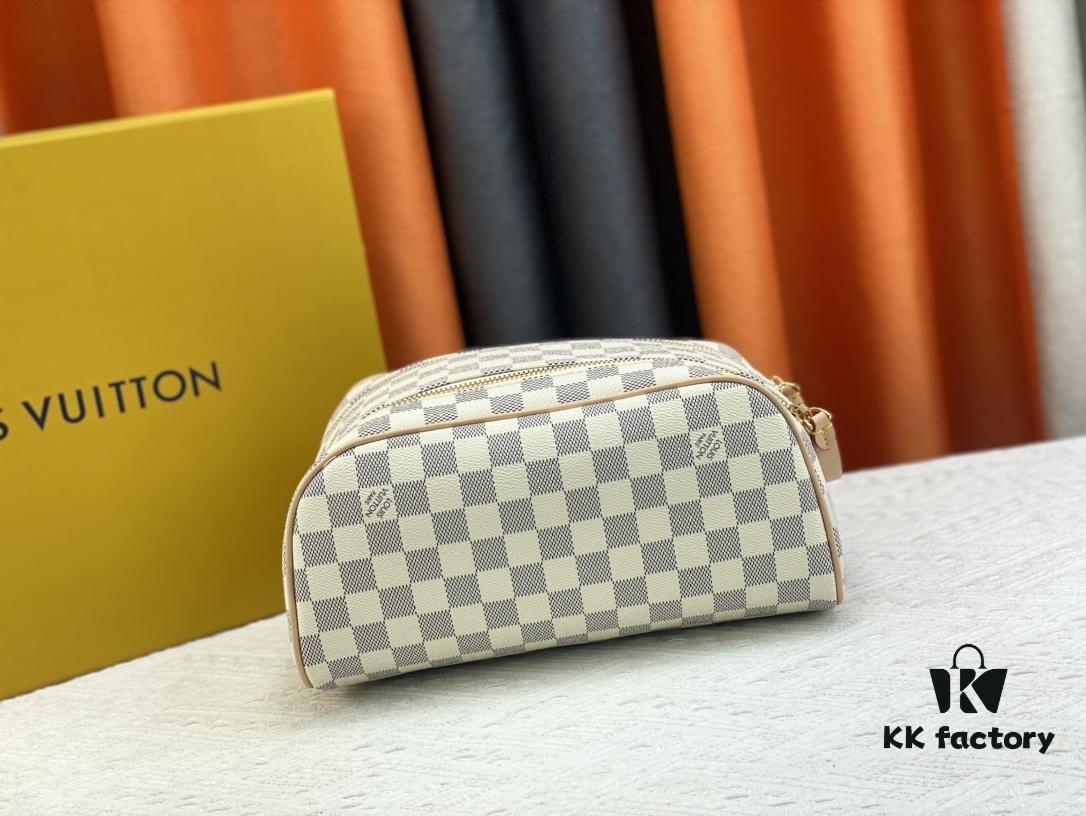 693082446e68136f4d9a7c14 Exclusive Louis Vuitton Neymar-Inspired Dual-Zip Makeup Pouch – Soft Monogram Canvas, Highly Practical Celebrity Favorite