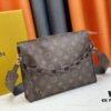 Authentic High-End Quality Exclusive Customization 💥 M47542 M67692 M47545 LV [Rose] Modified Official Website Toiletry Bag Super Hot Beautiful New Style LV Original Order Matching Pattern Quality 🌵 Classic Monogram Clutch Toiletry Bag ✌️ Ultra-High Quality Authentic Hardware 💧 Exquisitely Crafted with Unique Design Concept 👍🏻 Excellent Fit and Finish, Artisan Masterpiece Size 25x20.5
