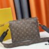 Authentic High-End Quality Exclusive Customization 💥 M47542 M67692 M47545 LV [Rose] Modified Official Website Toiletry Bag Super Hot Beautiful New Style LV Original Order Matching Pattern Quality 🌵 Classic Monogram Clutch Toiletry Bag ✌️ Ultra-High Quality Authentic Hardware 💧 Exquisitely Crafted with Unique Design Concept 👍🏻 Excellent Fit and Finish, Artisan Masterpiece Size 25x20.5