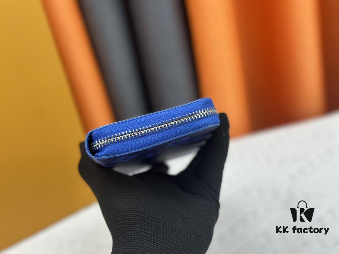 693082666e68136f4d9a7c57 M80801 This zipper wallet is part of the 2021–24 Autumn-Winter Everyday LV Limited Edition collection