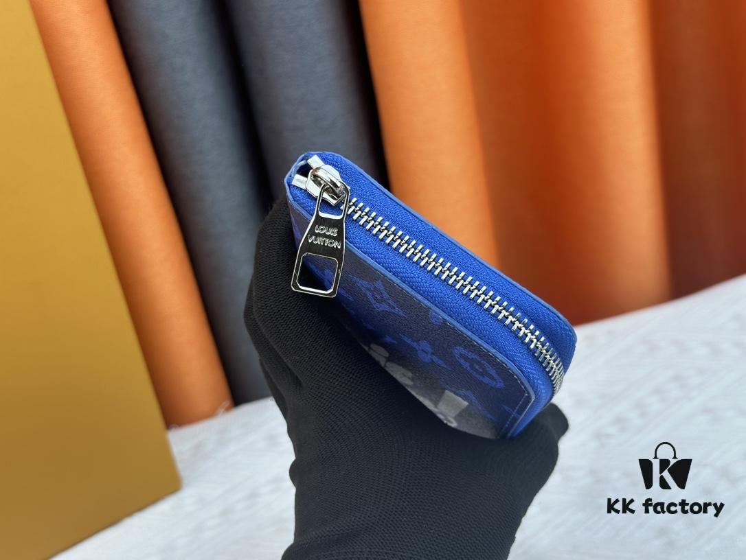 693082686e68136f4d9a7c5c M80801 This zipper wallet is part of the 2021–24 Autumn-Winter Everyday LV Limited Edition collection