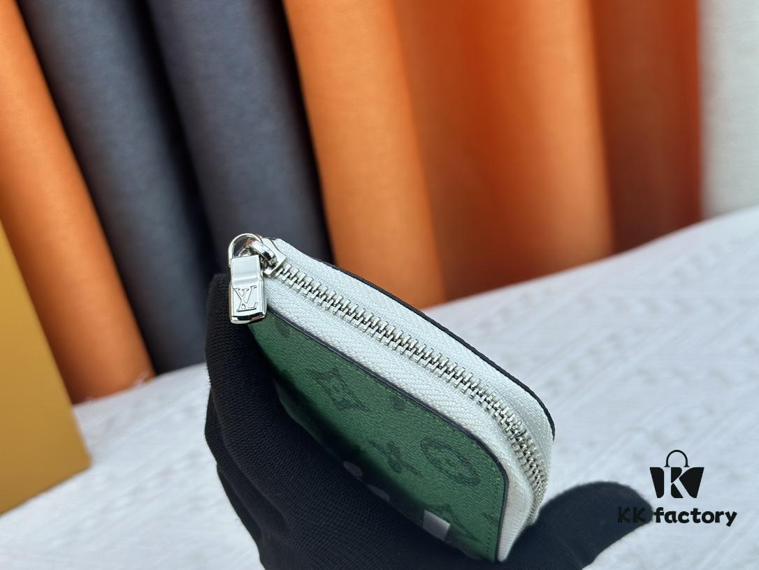 6930826c6e68136f4d9a7c63 M80801 This zip-around wallet is part of the 2021-24 Autumn/Winter Everyday LV Limited Edition collection