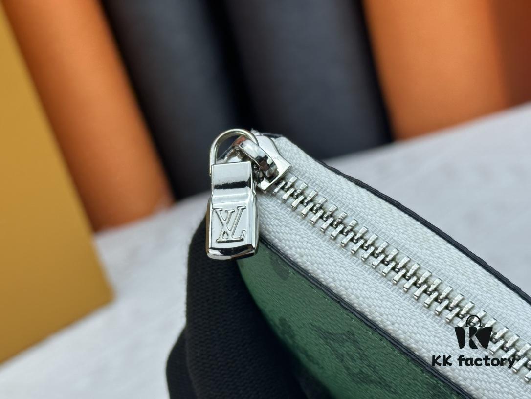 6930826d6e68136f4d9a7c66 M80801 This zip-around wallet is part of the 2021-24 Autumn/Winter Everyday LV Limited Edition collection