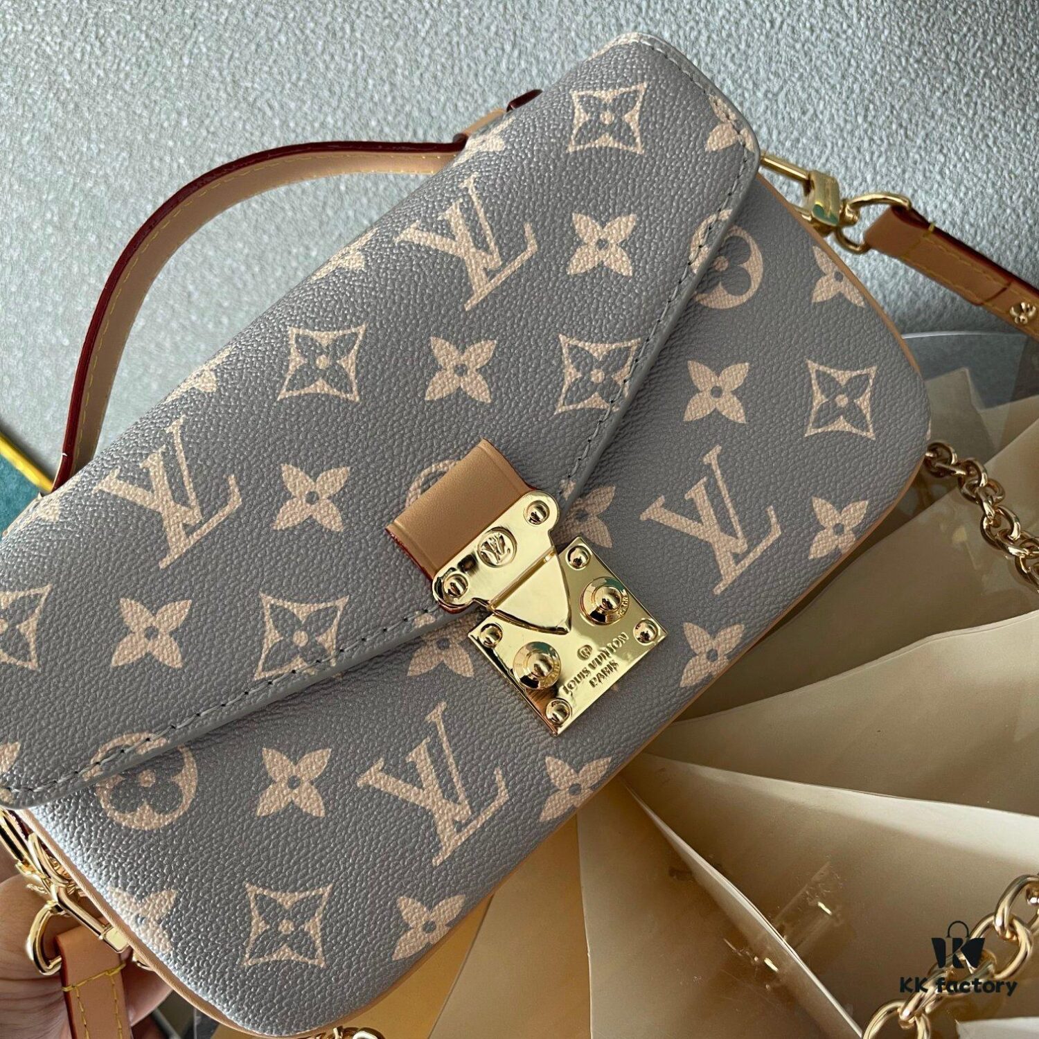 Upgraded Version 180 (High-Quality Replica) M12429 M23940 M40749 M46914 M46279 M22834 M46595 LV Messenger Bag Small East West Métis Handbag