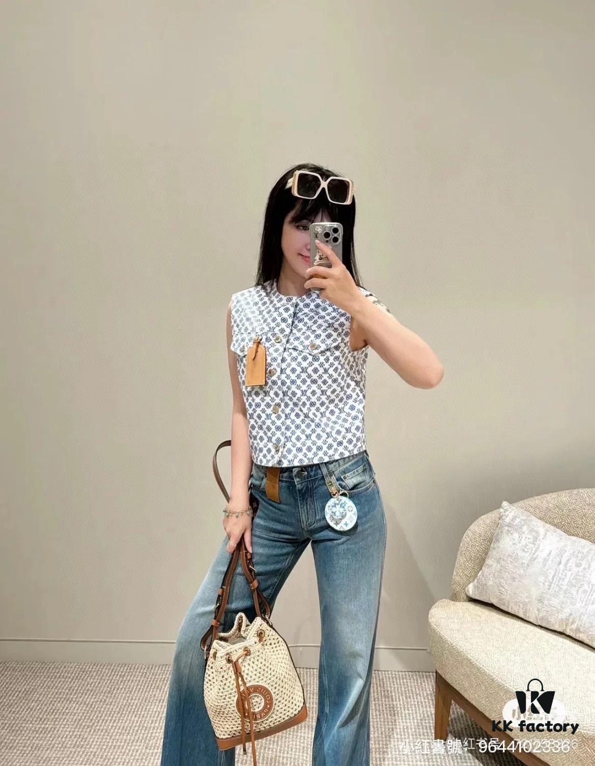 693083366e68136f4d9a7dd0 New Large Batch LV NOE PURSE Bucket Handbag with Raffia and Leather Trim