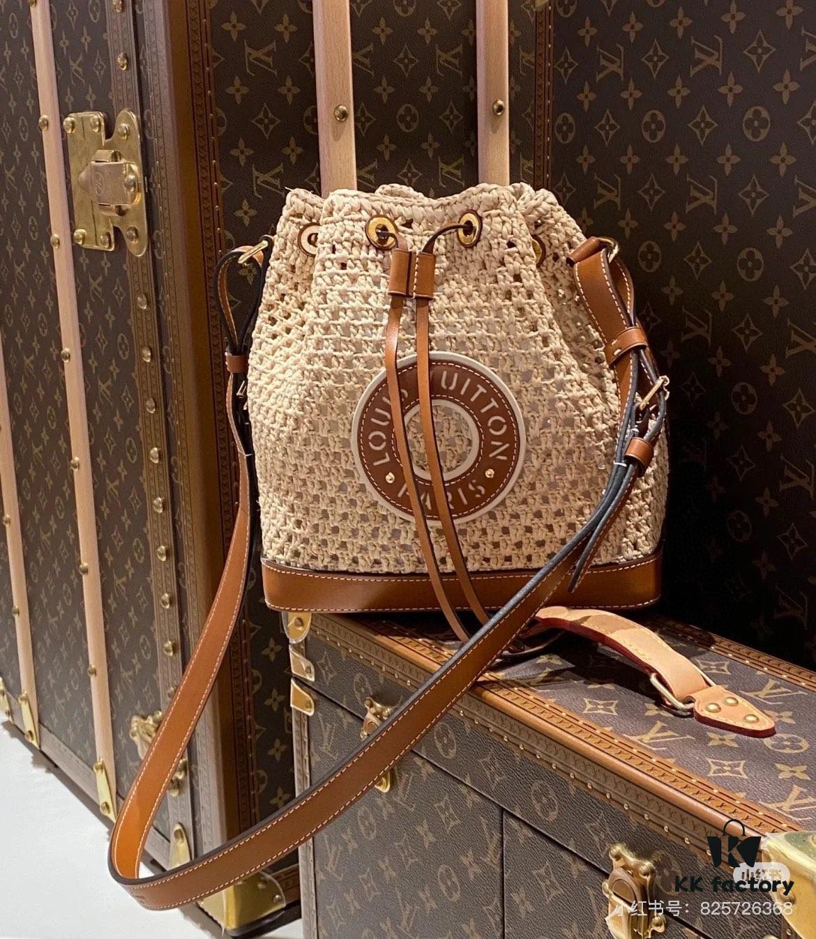 693083386e68136f4d9a7dd4 New Large Batch LV NOE PURSE Bucket Handbag with Raffia and Leather Trim