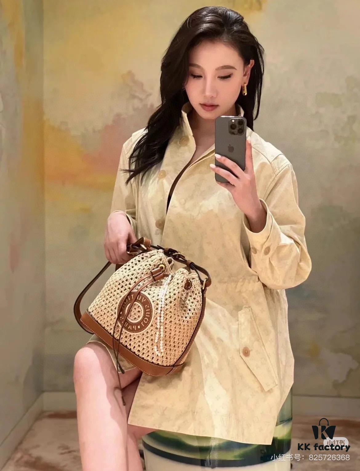 693083396e68136f4d9a7dd5 New Large Batch LV NOE PURSE Bucket Handbag with Raffia and Leather Trim