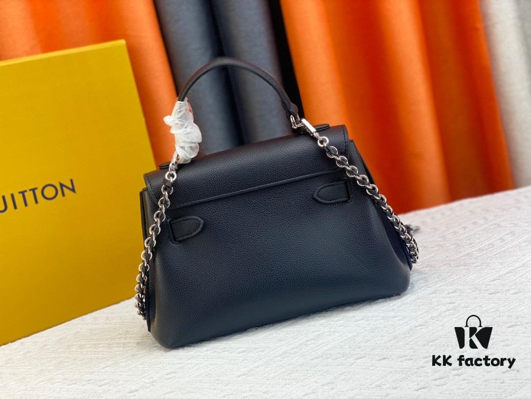 693083576e68136f4d9a7e06 Exclusive Background Upgraded Original Version M21088 M21052 M20997 This Season, the Compact Lockme Ever Mini Bag Features Fashionable New Hues in Grained Calfskin Leather