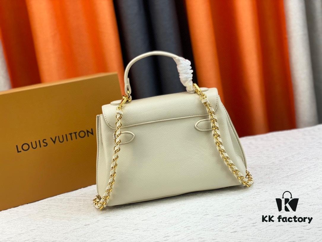 6930835b6e68136f4d9a7e0e Exclusive Background Upgraded Original Version M21088 M21052 M20997 This Season, the Petite Lockme Ever Mini Bag Features Fashionably Toned Grained Calfskin Leather