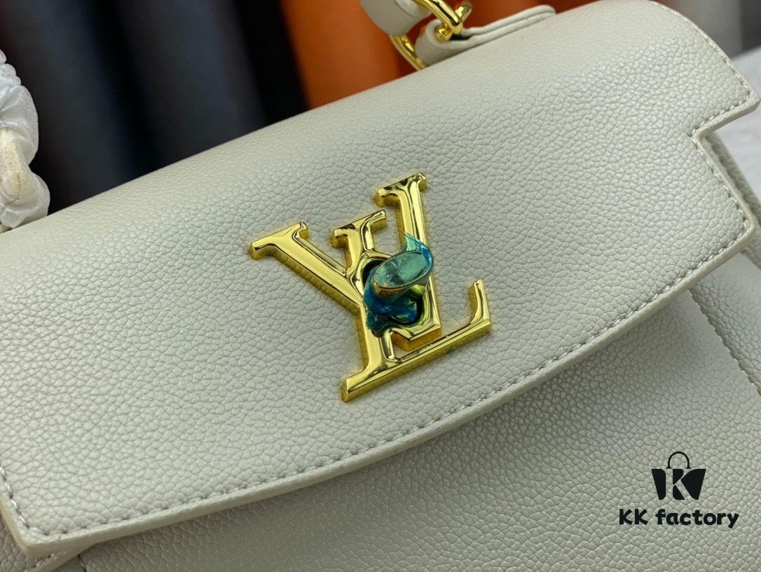 6930835d6e68136f4d9a7e0f Exclusive Background Upgraded Original Version M21088 M21052 M20997 This Season, the Petite Lockme Ever Mini Bag Features Fashionably Toned Grained Calfskin Leather