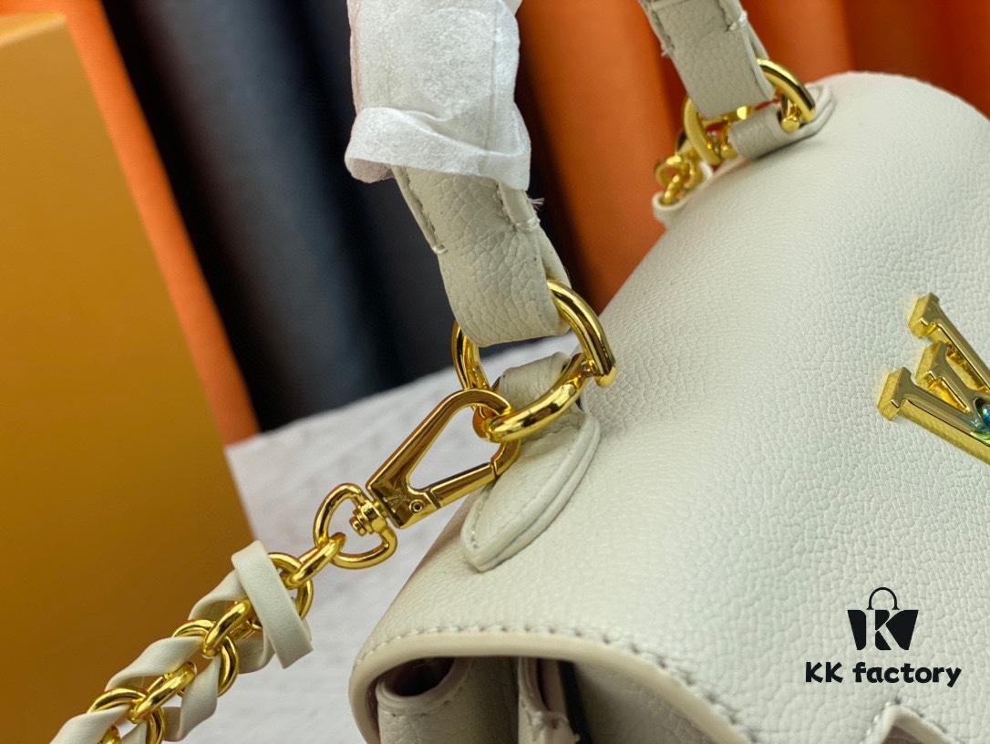 6930835d6e68136f4d9a7e10 Exclusive Background Upgraded Original Version M21088 M21052 M20997 This Season, the Petite Lockme Ever Mini Bag Features Fashionably Toned Grained Calfskin Leather