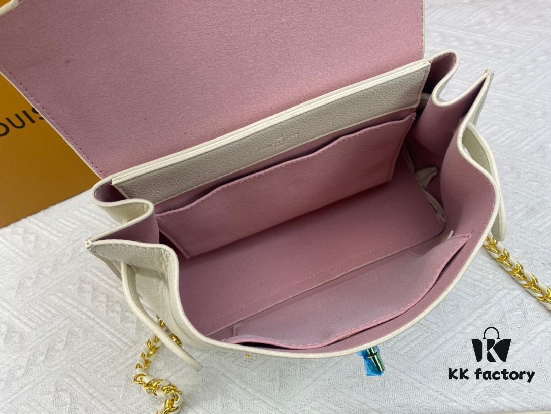 6930835e6e68136f4d9a7e11 Exclusive Background Upgraded Original Version M21088 M21052 M20997 This Season, the Petite Lockme Ever Mini Bag Features Fashionably Toned Grained Calfskin Leather