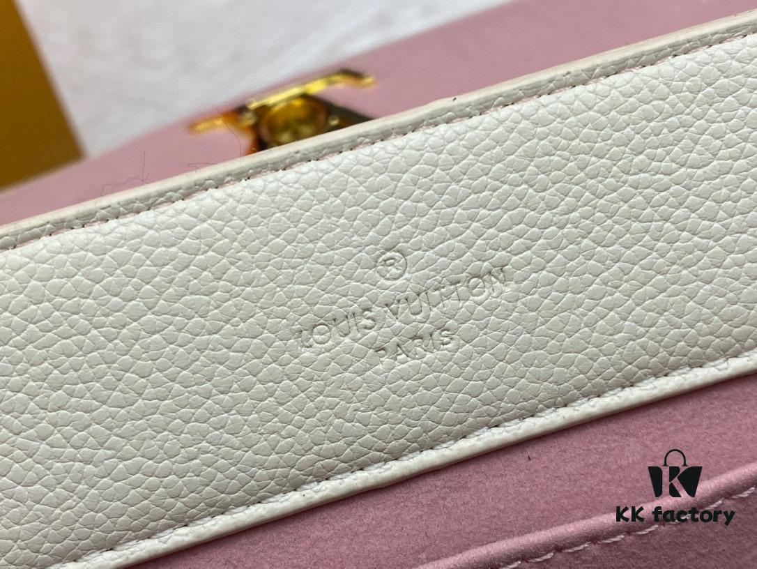 6930835e6e68136f4d9a7e13 Exclusive Background Upgraded Original Version M21088 M21052 M20997 This Season, the Petite Lockme Ever Mini Bag Features Fashionably Toned Grained Calfskin Leather