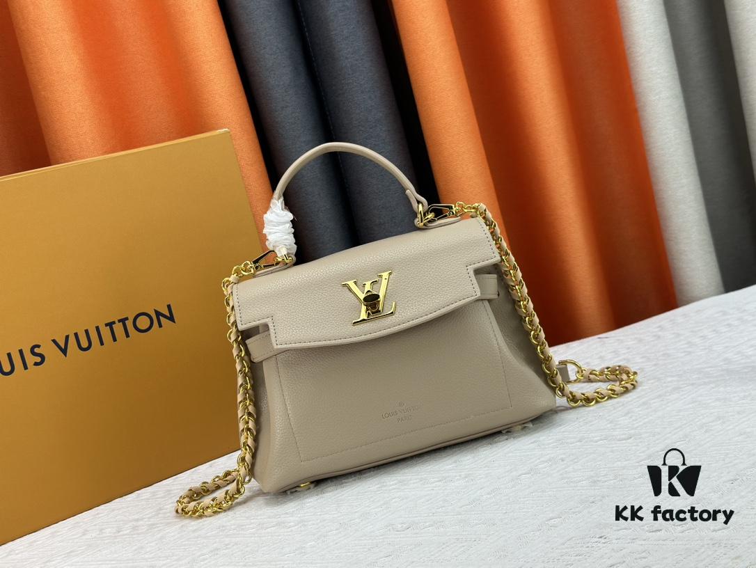 6930835f6e68136f4d9a7e14 Exclusive Background Upgraded Original Version M21088 M21052 M20997 This Season, the Petite Lockme Ever Mini Bag Features Fashionable New Hues in Grained Calfskin Leather