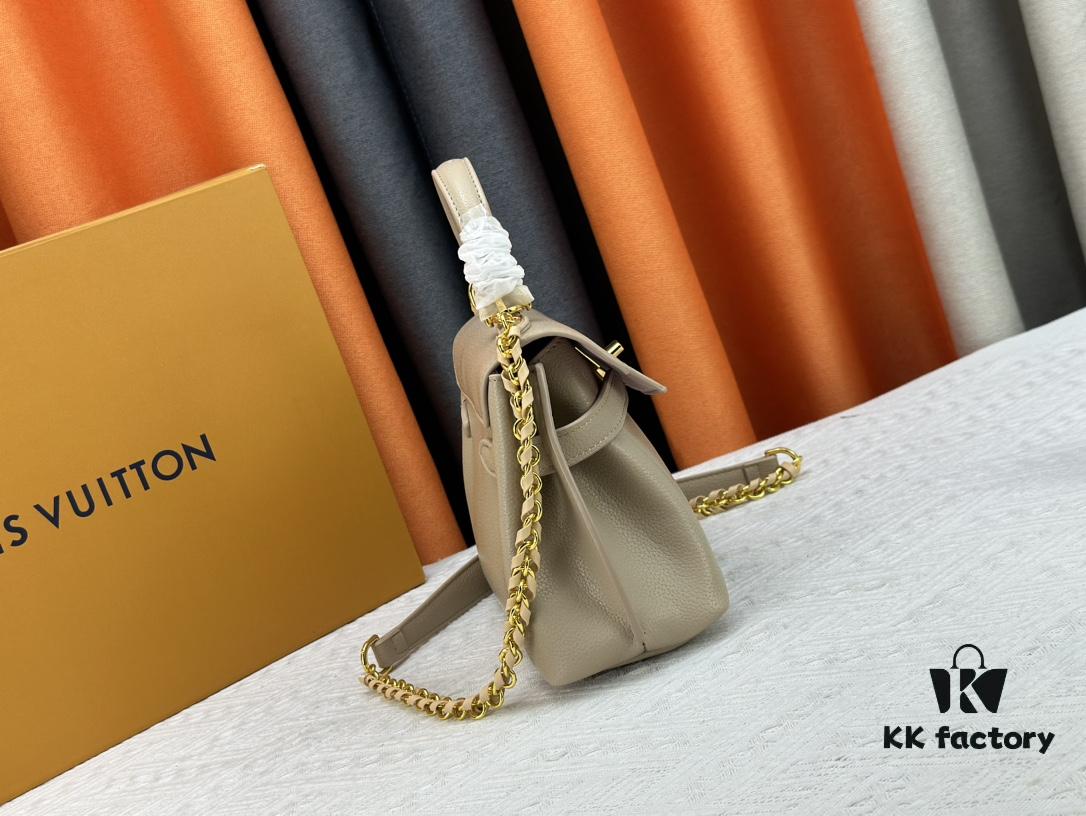 6930835f6e68136f4d9a7e15 Exclusive Background Upgraded Original Version M21088 M21052 M20997 This Season, the Petite Lockme Ever Mini Bag Features Fashionable New Hues in Grained Calfskin Leather