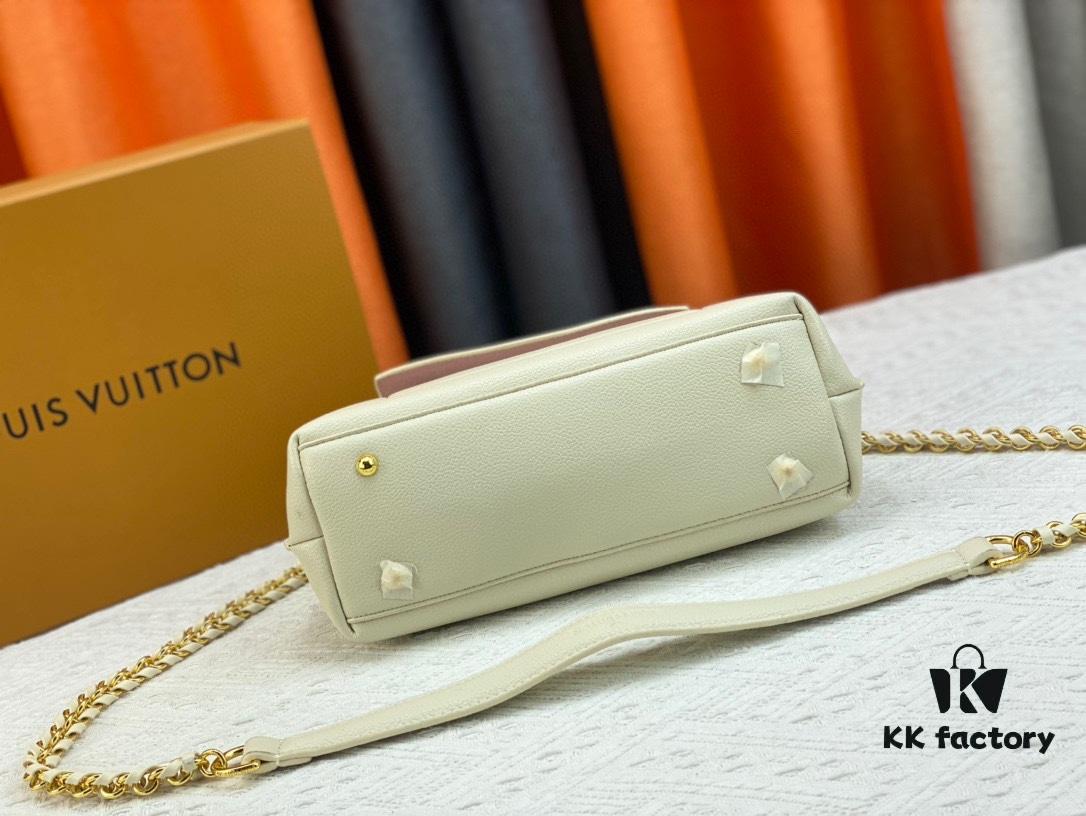 693083606e68136f4d9a7e16 Exclusive Background Upgraded Original Version M21088 M21052 M20997 This Season, the Petite Lockme Ever Mini Bag Features Fashionably Toned Grained Calfskin Leather