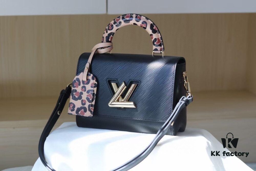 Rose] New Arrival [Rose] Model: 50362/58568/58569/58546/50280/50271 [Rose] 2022 Fall Wild at Heart Capsule Collection infuses the Twist Medium handbag with a wild spirit. Crafted in iconic Epi grained leather, it features a trunk-inspired handle and a leopard-print name tag. A detachable leather shoulder strap highlights functional elegance, making it an ideal companion for autumn wardrobes.