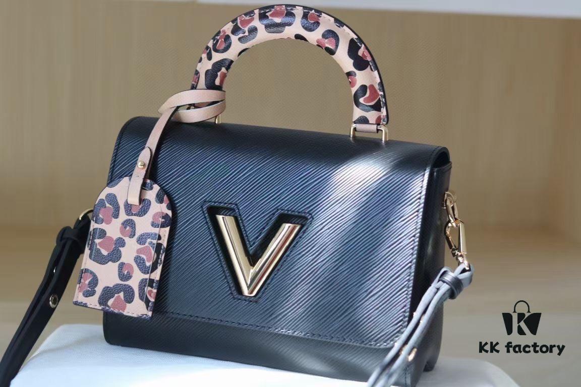 Rose] New Arrival [Rose] Model: 50362/58568/58569/58546/50280/50271 [Rose] 2022 Fall Wild at Heart Capsule Collection infuses the Twist Medium handbag with a wild spirit. Crafted in iconic Epi grained leather, it features a trunk-inspired handle and a leopard-print name tag. A detachable leather shoulder strap highlights functional elegance, making it an ideal companion for autumn wardrobes.