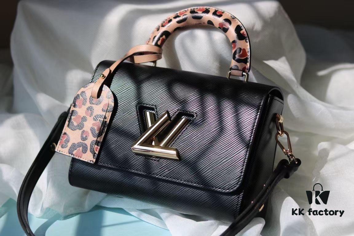 Rose] New Arrival [Rose] Model: 50362/58568/58569/58546/50280/50271 [Rose] 2022 Fall Wild at Heart Capsule Collection infuses the Twist Medium handbag with a wild spirit. Crafted in iconic Epi grained leather, it features a trunk-inspired handle and a leopard-print name tag. A detachable leather shoulder strap highlights functional elegance, making it an ideal companion for autumn wardrobes.