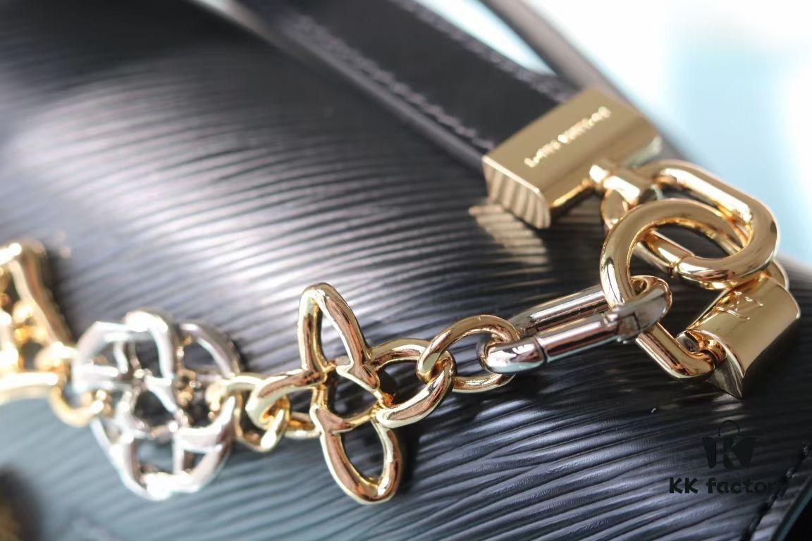 Top-Quality Original Twist Medium Handbag