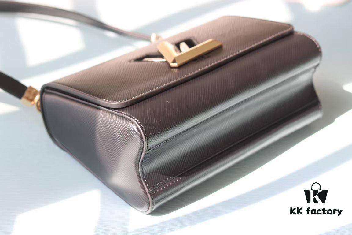 Top-Quality Original Twist Medium Handbag