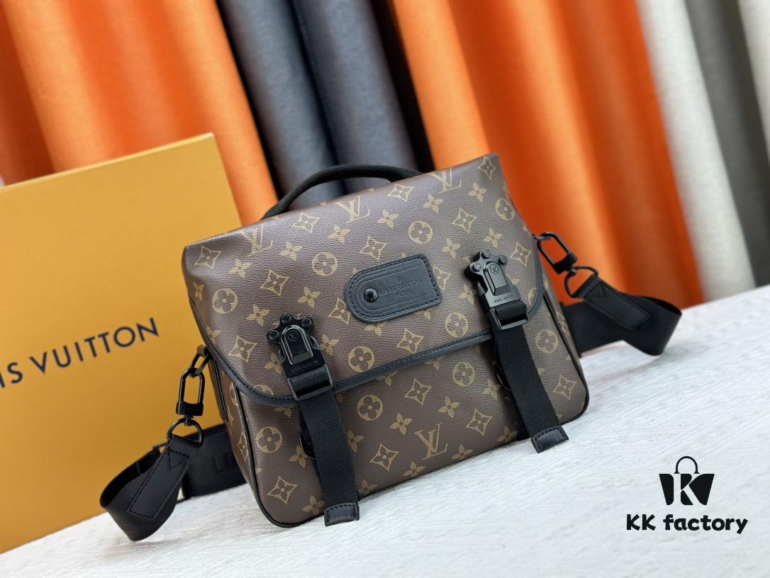 693084976e68136f4d9a80e3 Authentic LV Trail Messenger Bag