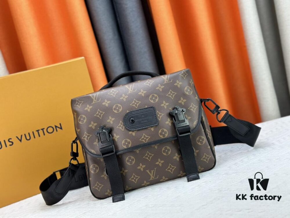 693084976e68136f4d9a80e6 Authentic LV Trail Messenger Bag