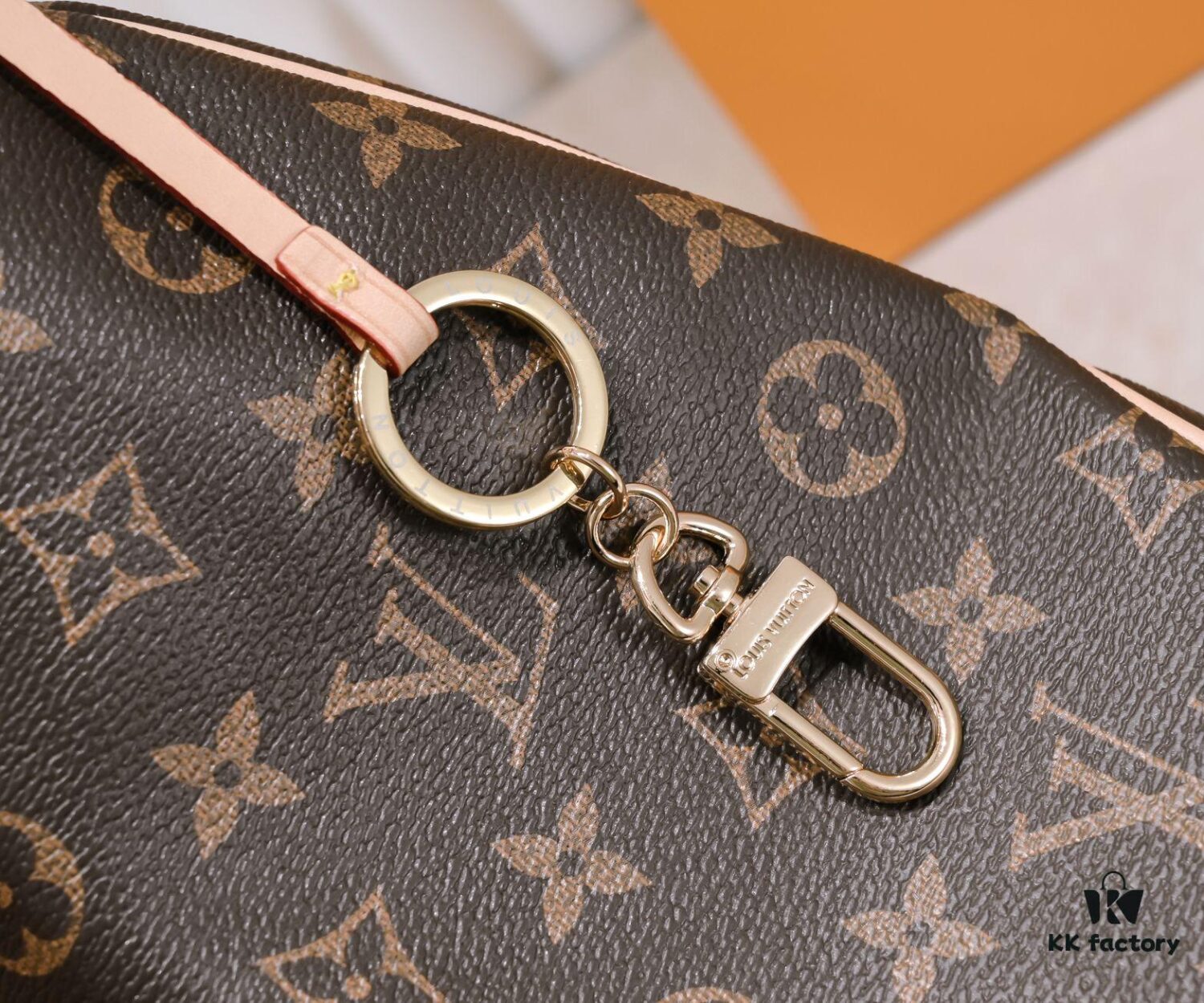 693085106e68136f4d9a81c9 Wholesale Price, New Spring-Summer Style: The Calvi Bag in Damier Azur Canvas — Stylish and Spacious, Perfect for Both Office and Beach Getaways
