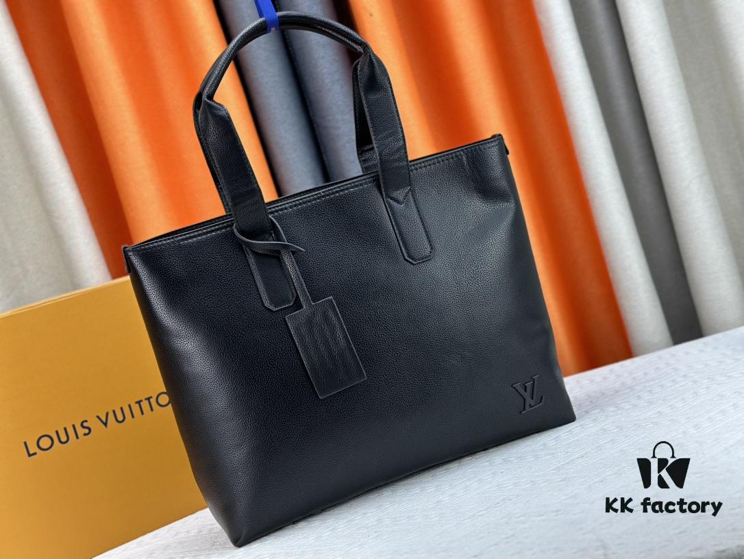 693085196e68136f4d9a81e1 Upgraded Original M24771 This Pilot Tote Bag from the LV Aerogram Collection is crafted in cowhide leather with a spacious interior, easily accommodating daily essentials. Features an LV-letter leather plaque at the lower left corner and handles that allow for shoulder, cross-body, or handheld carry. Dimensions: 40 x 34 x 12 cm