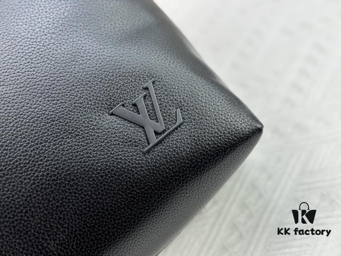 6930851a6e68136f4d9a81e4 Upgraded Original M24771 This Pilot Tote Bag from the LV Aerogram Collection is crafted in cowhide leather with a spacious interior, easily accommodating daily essentials. Features an LV-letter leather plaque at the lower left corner and handles that allow for shoulder, cross-body, or handheld carry. Dimensions: 40 x 34 x 12 cm