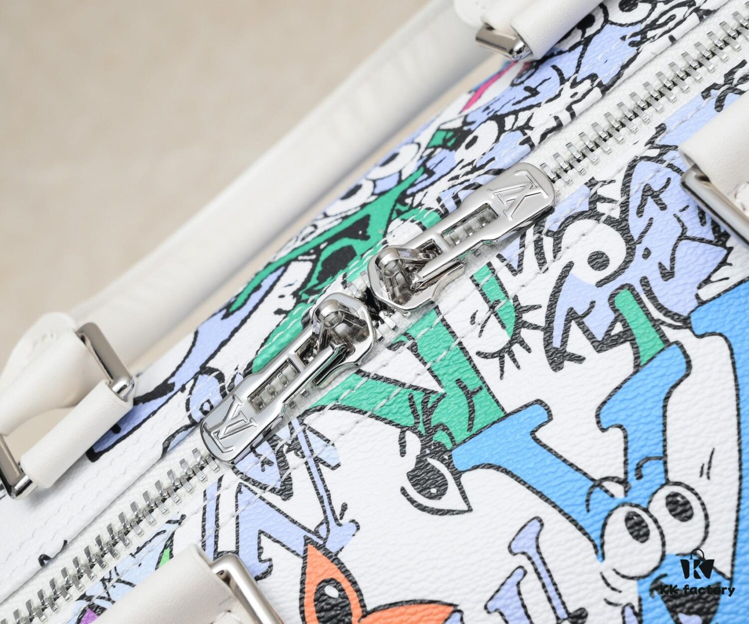 6930853b6e68136f4d9a8233 M21863 Keepall Bandoulière 50 Travel Bag with Cartoon Monogram Motif
