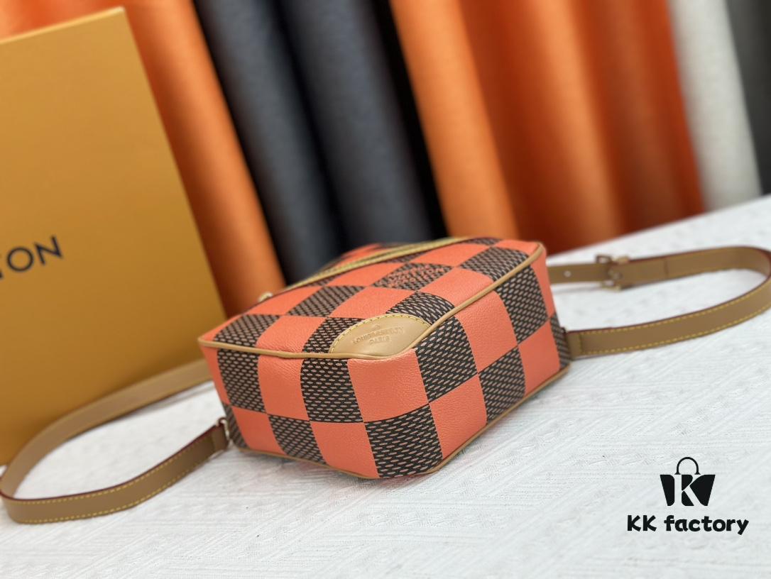 6930853f6e68136f4d9a823c M40562 LV Square Bag Louis Vuitton 2024 Men's Spring-Summer Collection Advertising Campaign