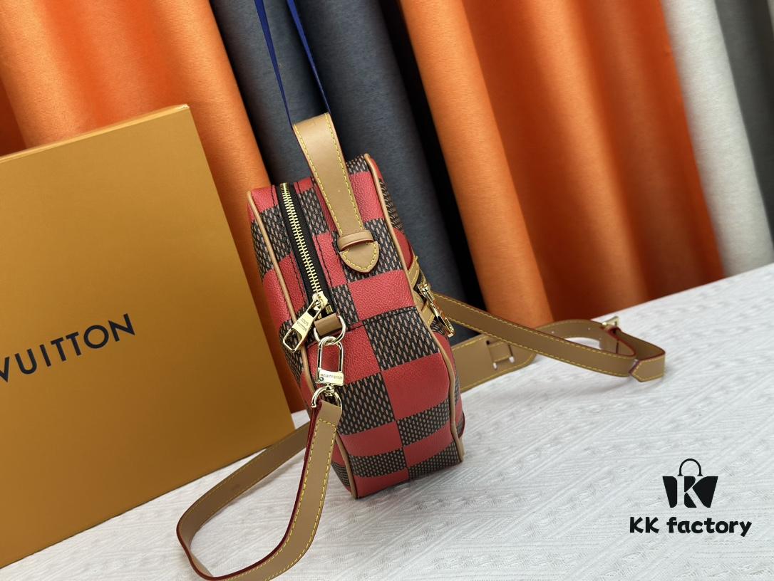 693085436e68136f4d9a8243 M40562 LV Square Bag Louis Vuitton 2024 Men's Spring-Summer Collection Advertisement Special