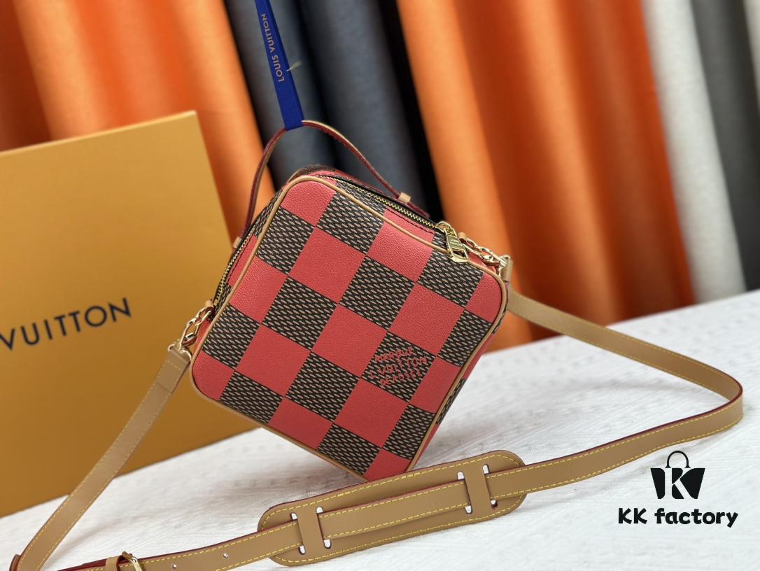 693085436e68136f4d9a8244 M40562 LV Square Bag Louis Vuitton 2024 Men's Spring-Summer Collection Advertisement Special