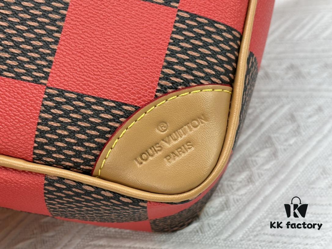 693085446e68136f4d9a8245 M40562 LV Square Bag Louis Vuitton 2024 Men's Spring-Summer Collection Advertisement Special