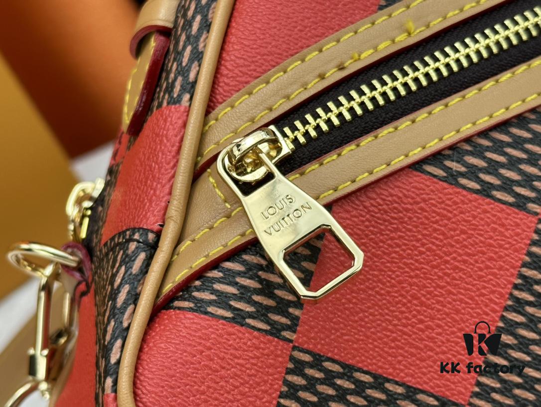 693085446e68136f4d9a8246 M40562 LV Square Bag Louis Vuitton 2024 Men's Spring-Summer Collection Advertisement Special