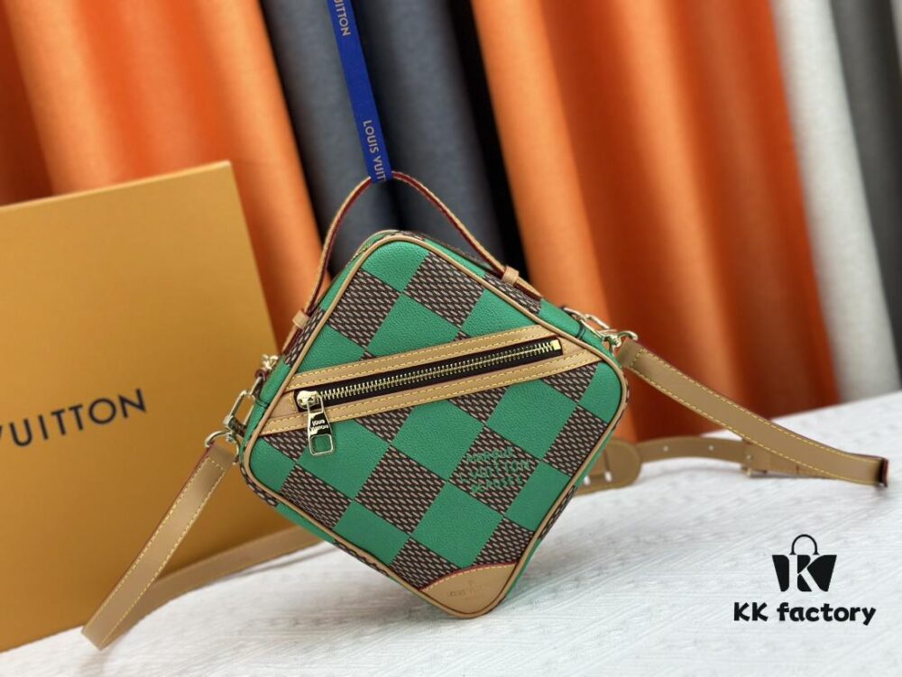 693085466e68136f4d9a8248 M40562 LV Square Bag Louis Vuitton 2024 Men's Spring-Summer Collection Campaign