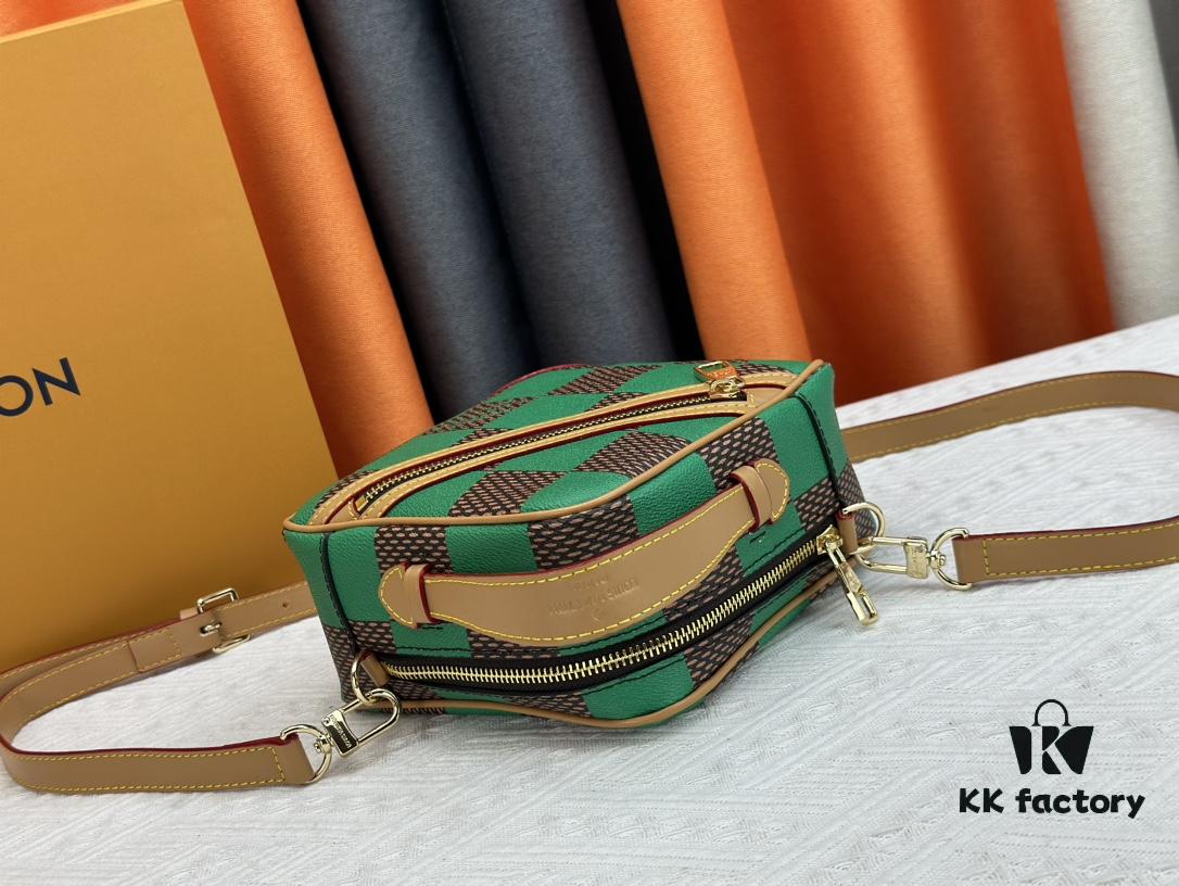 693085476e68136f4d9a824c M40562 LV Square Bag Louis Vuitton 2024 Men's Spring-Summer Collection Campaign