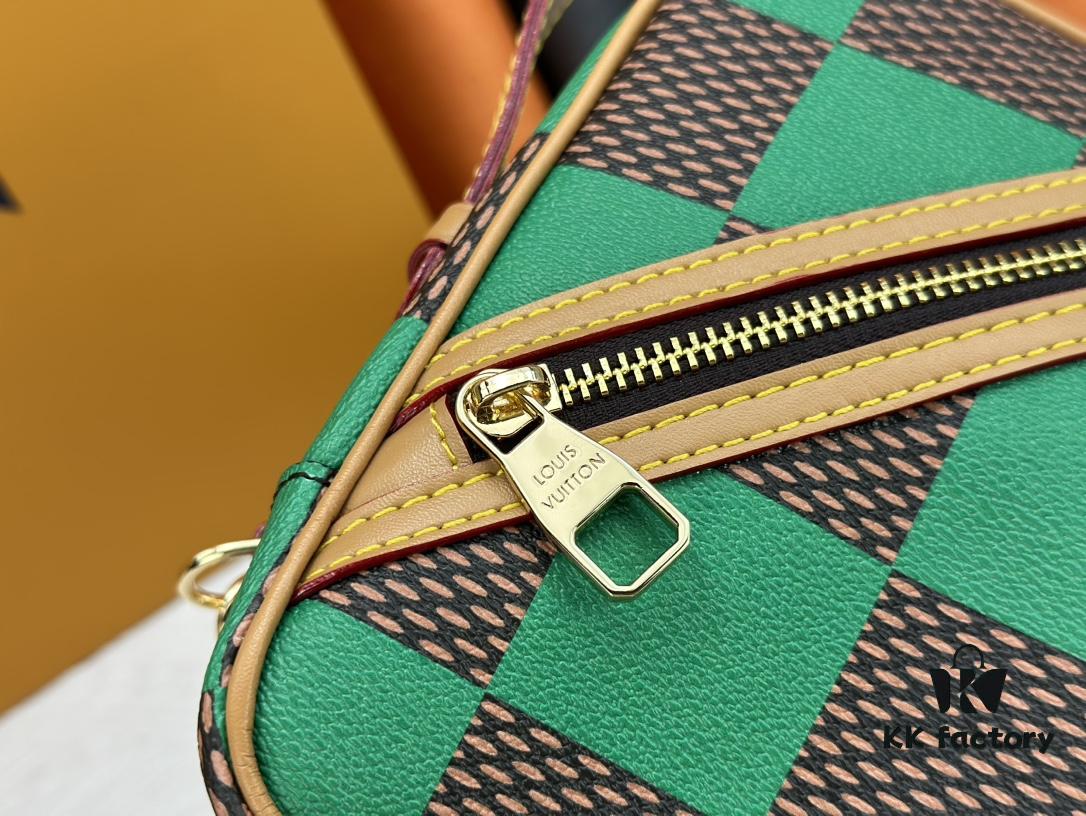 693085496e68136f4d9a824f M40562 LV Square Bag Louis Vuitton 2024 Men's Spring-Summer Collection Campaign