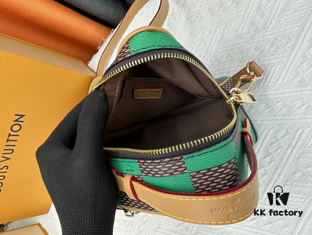 6930854a6e68136f4d9a8251 M40562 LV Square Bag Louis Vuitton 2024 Men's Spring-Summer Collection Campaign